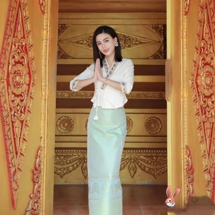 

Traditional Dai Ethnic Women's Clothing Set Workwear Stage Performance Daily Outfit Water-Spraying Festival Costume