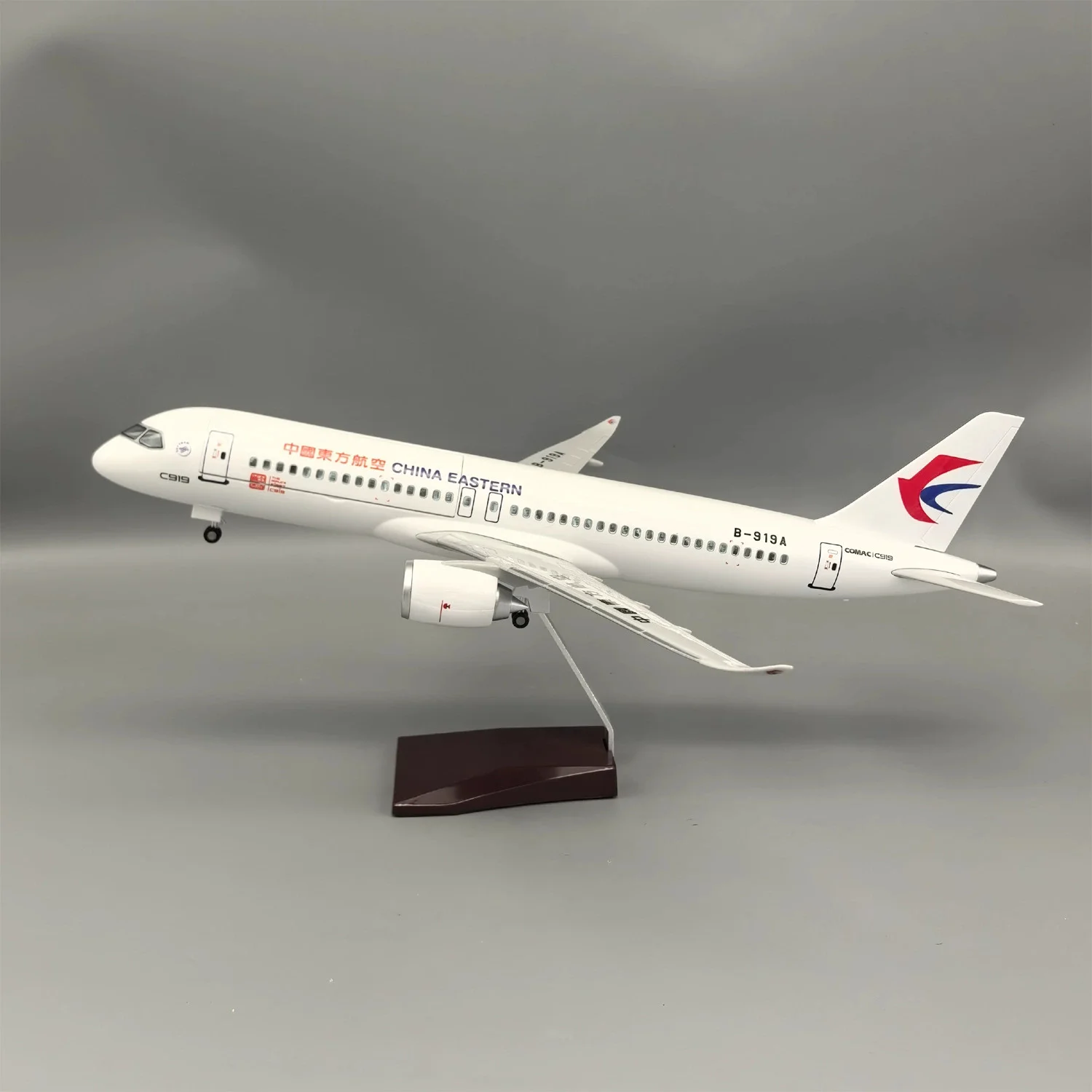 1:82 Scale Aircraft 47cm China Eastern Airlines C919 Simulated Civil Passenger Model Resin Diecast Flip Cover Plane With Light