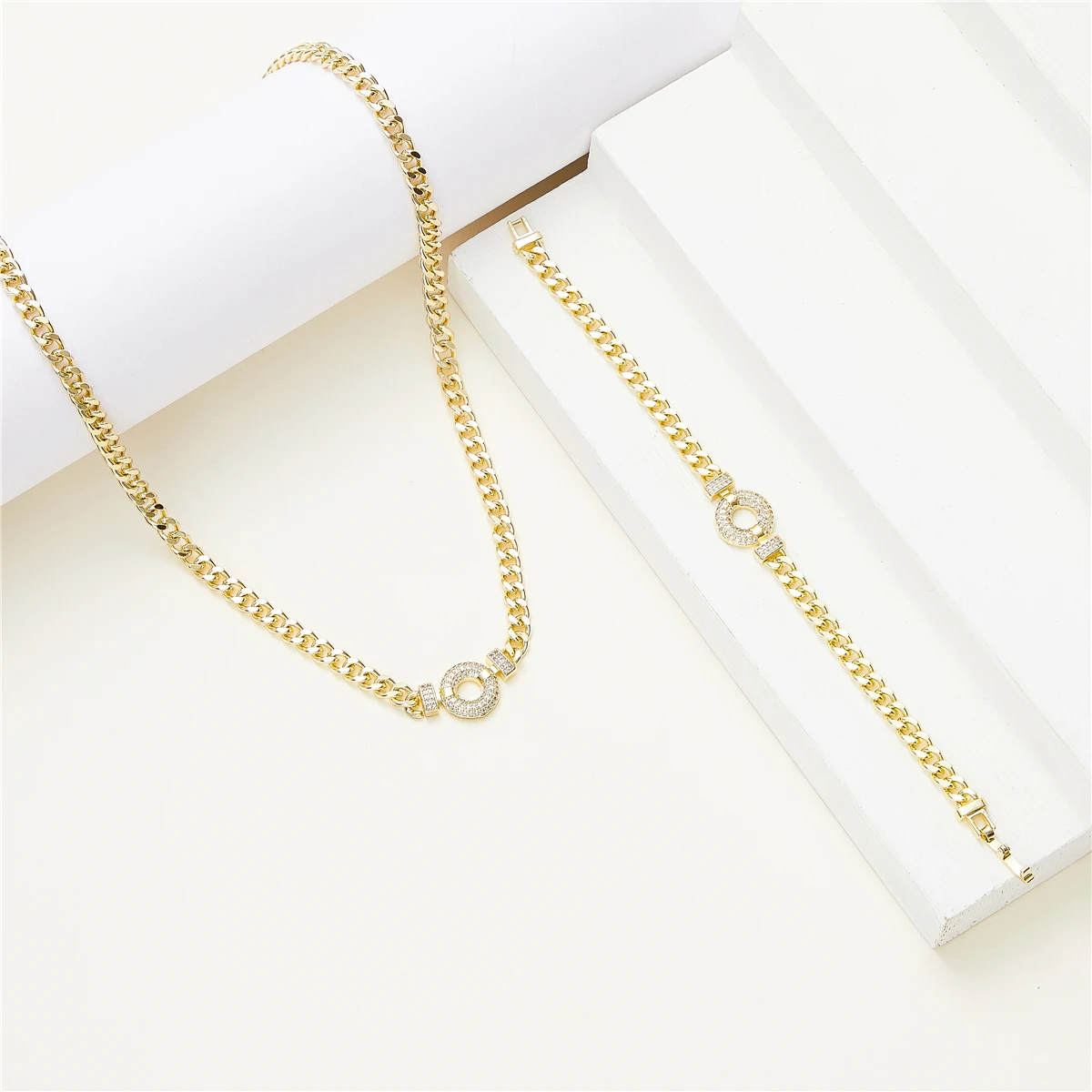 March 2022 Fashion Jewelry Set Gold Necklace New Fashion Bracelet holiday gift jewelry attended the event