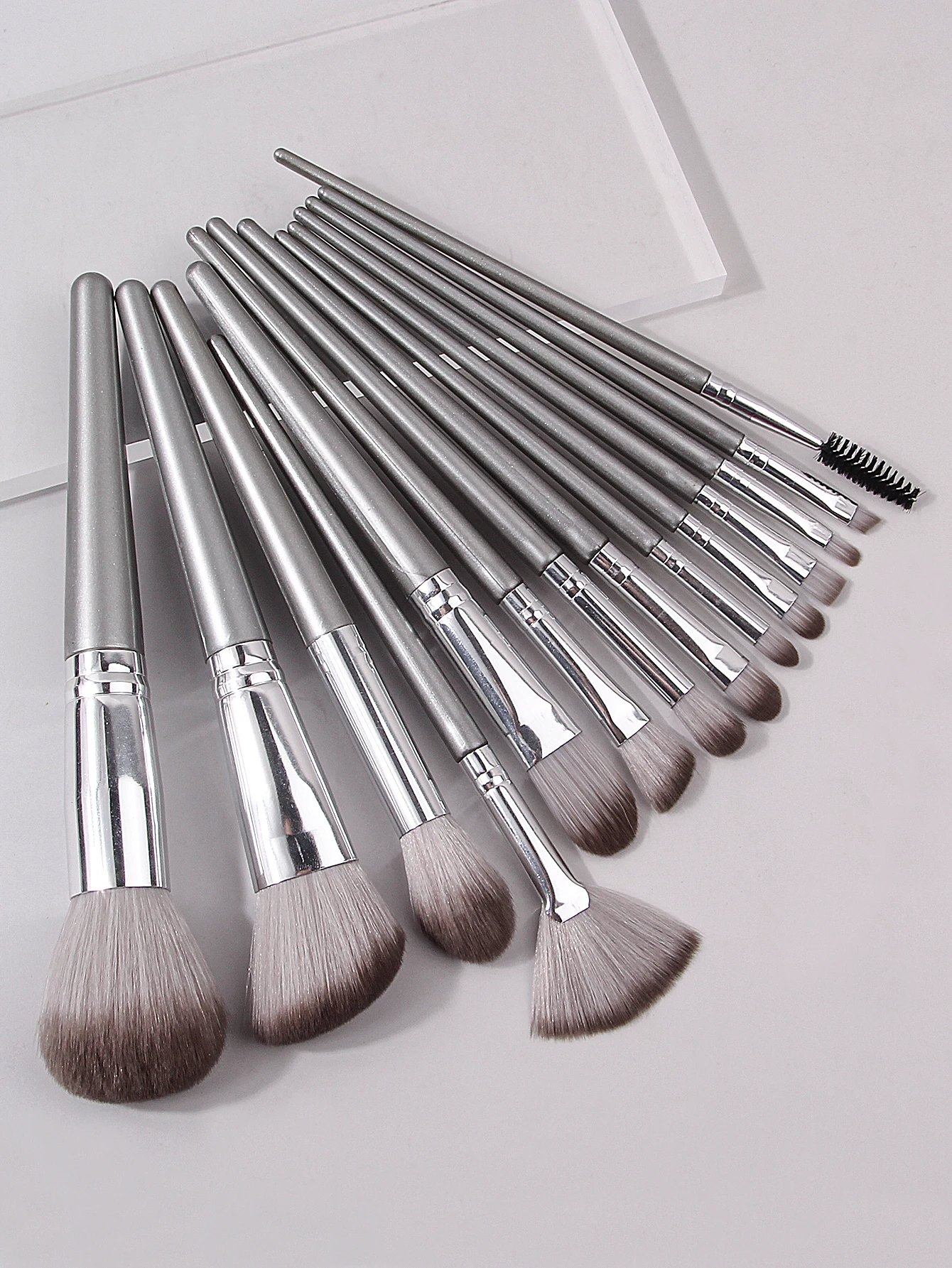 ชุดเครื่องมือแต่งหน้ามืออาชีพ 15 ชิ้นแปรงแต่งหน้ารองพื้นชุดแปรงล้างหน้า 9 ชิ้นฟองน้ําแต่งหน้า Remover พัฟ 1 ชิ้นกระเป๋าแต่งหน้า