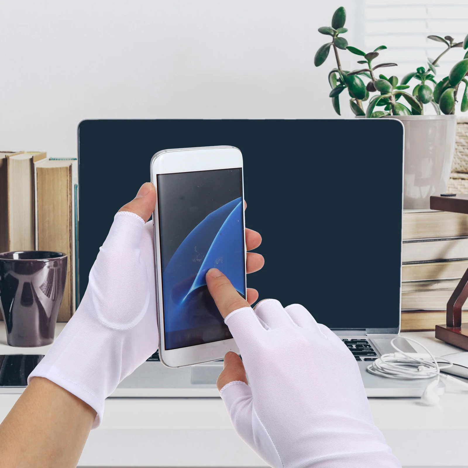 

2Pairs Anti-Uv Sun Protection Gloves Breathable Lightweight Elastic Half Finger Gloves for Nail Art Driving Cycling Summer Use