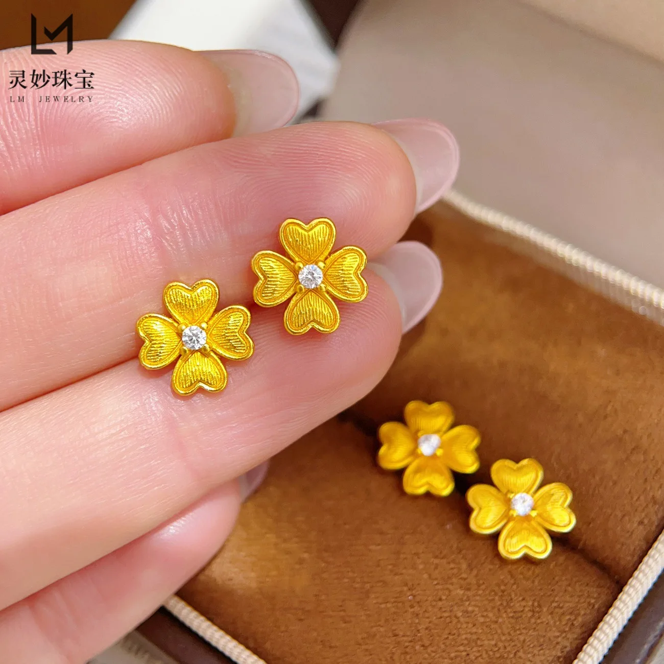 

Серьги Lucky Meaning Heart Diamond Lucky Flower для женщин из 24-каратного золота AU999, символизируют радость и удачу.