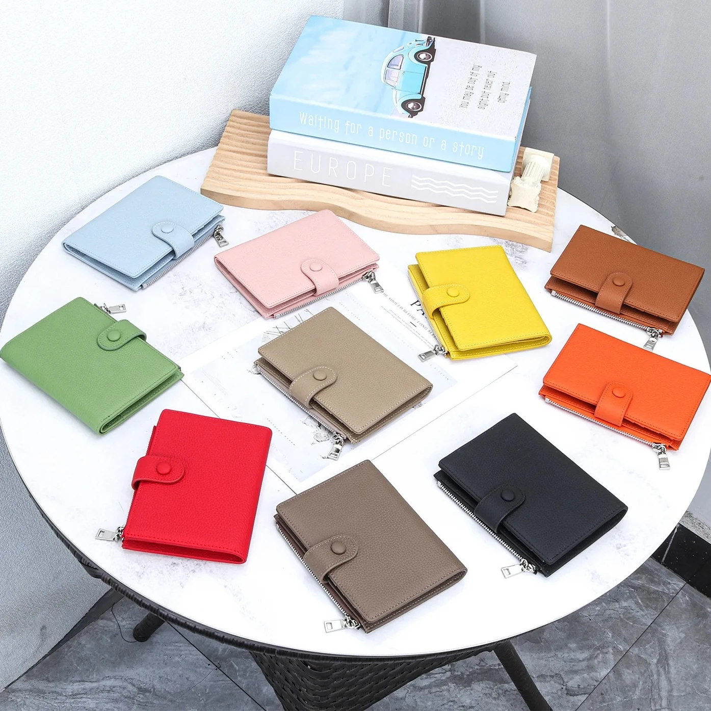 Big Capacity Genuine Leather Bifold Passport Cover Snap Closure Design Multi Card Slots Passport Storage Cash Coin Travel Wallet