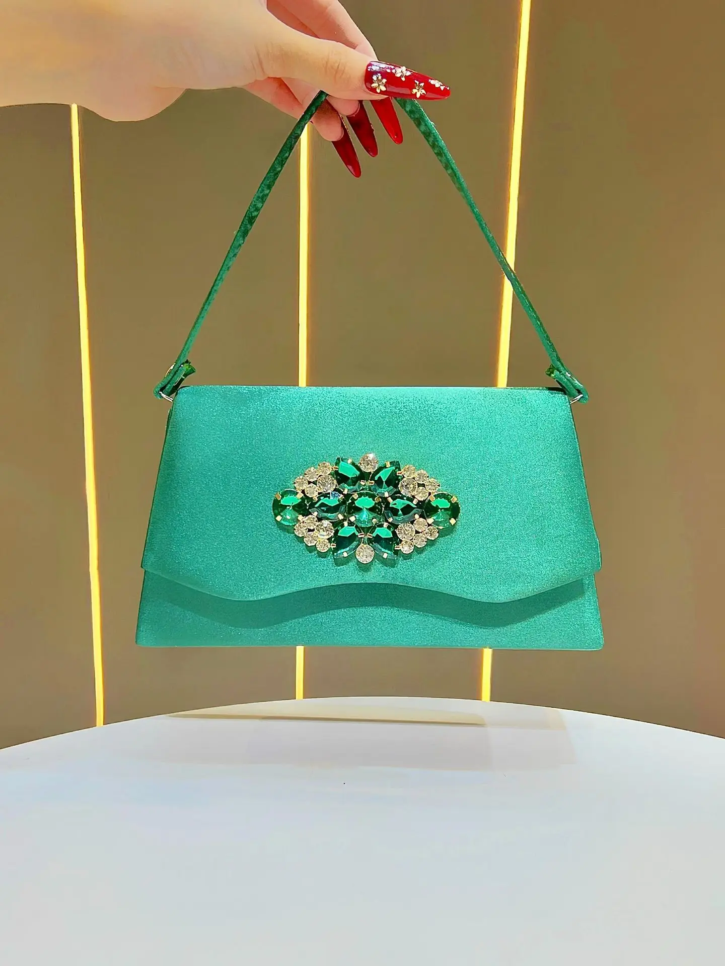 

New Fashion Women's Handbag Luxury Satin Square Bag Crystal Shiny Diamonds Evening Bag Glitter Clutch Purse For Wedding Party