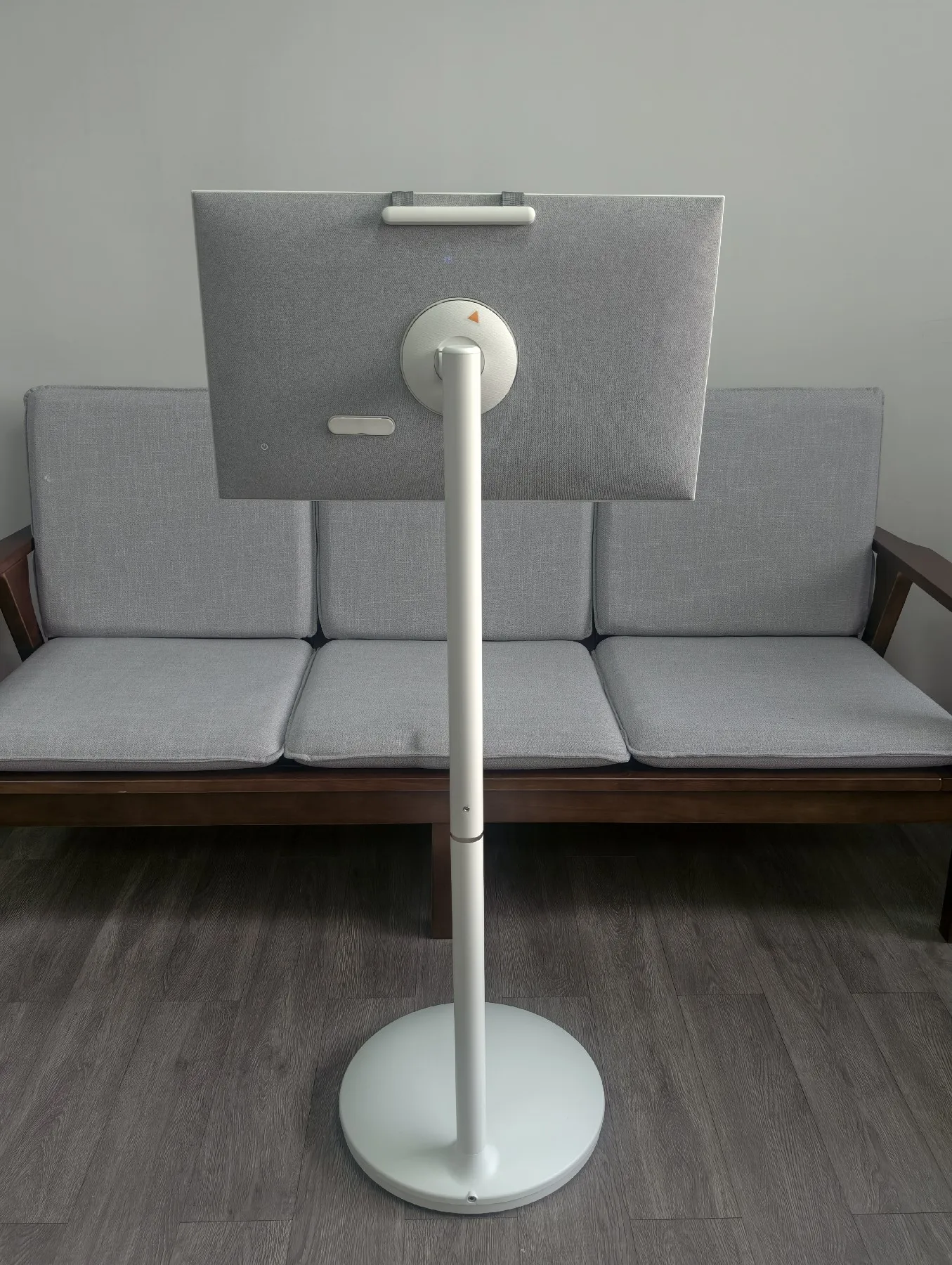 27 inch portable smart TV detachable floor stand Android tablet 1080P high definition display, 1300W camera and microphone