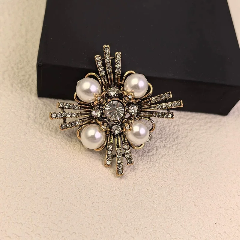 Vintage Flower Cross Inlaid Rhinestone Brooch Light Luxury Temperament High-grade Sense of Pin Accessories