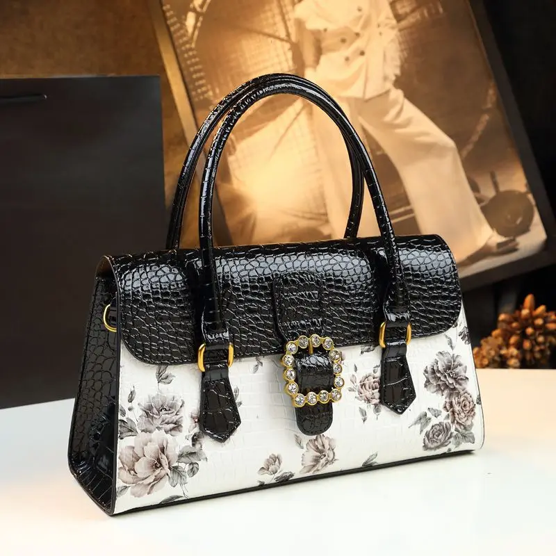 High-grade Rose Embossed Women's Bag New Large Capacity Mother's Handbag New Chinese Leather Shoulder Bag