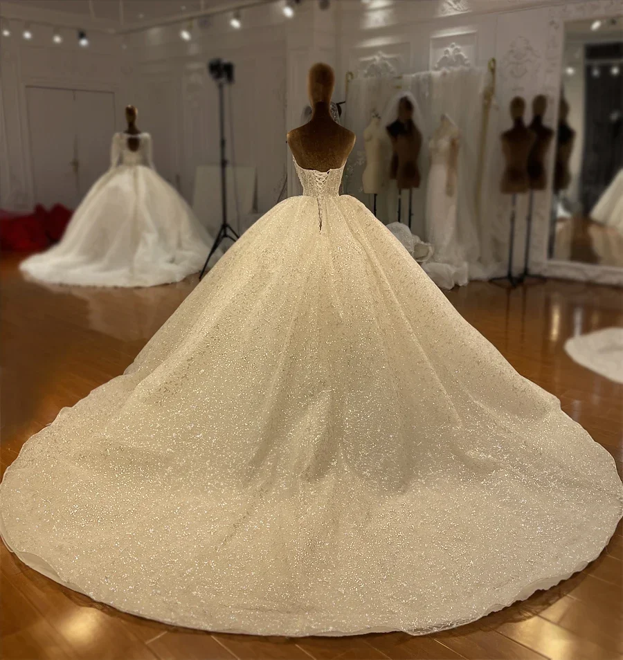 Maßgeschneidertes Dubai wunderschönes Perlen-Hochzeitskleid, funkelnde Pailletten, Brautkleider, Prinzessin, trägerloses Ballkleid-Hochzeitskleid