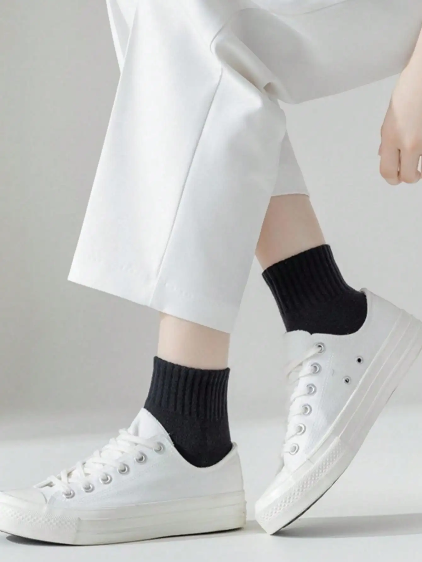 Klassische, schwarz-weiße Damen-Kurzsocken, Damensocken in großen Größen (36–44), bequeme und atmungsaktive Socken für Frühling und Sommer, Sportlicher Stil, Socken bis zur Mitte der Wade, Herrensocken, Paar-Socken, Freizeitsocken, vielseitige Socken. – Detail 6