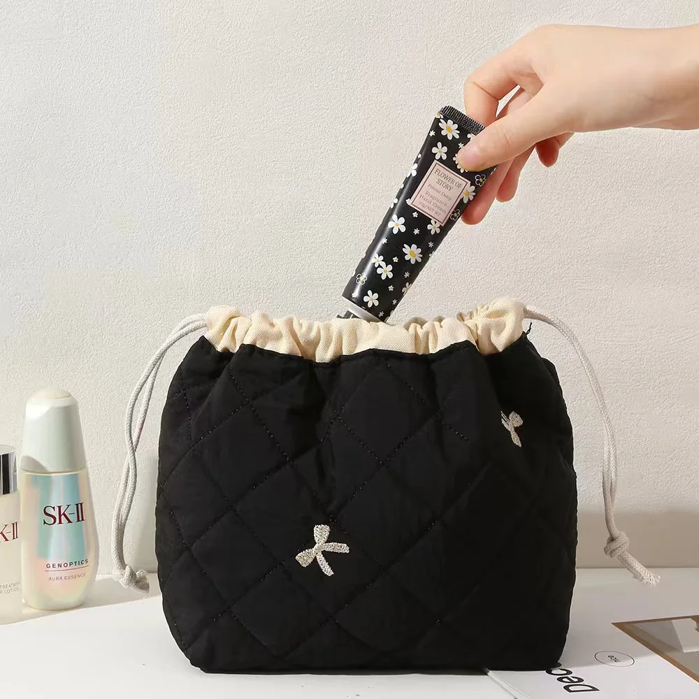 Quilted Makeup Bag Floral Cosmetic Bag Cute Travel Toiletry Bag Soft Aesthetic drawstring Pouch Padded for Women Girls