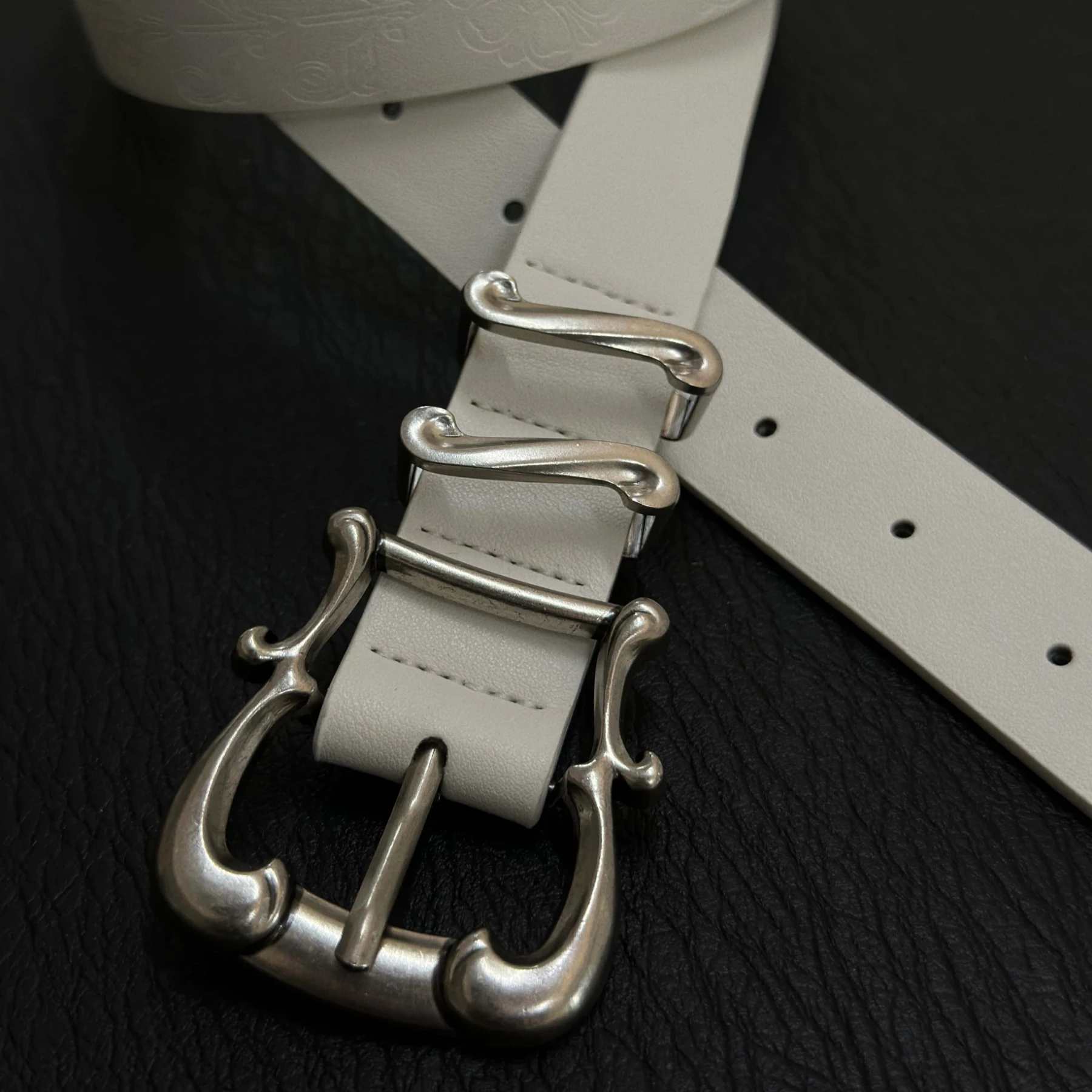 White Carved Belt with Subtle Patterns, Matte Metal Buckle, Vintage Elegant Leather Belt for Formal Business Suits and Occasions