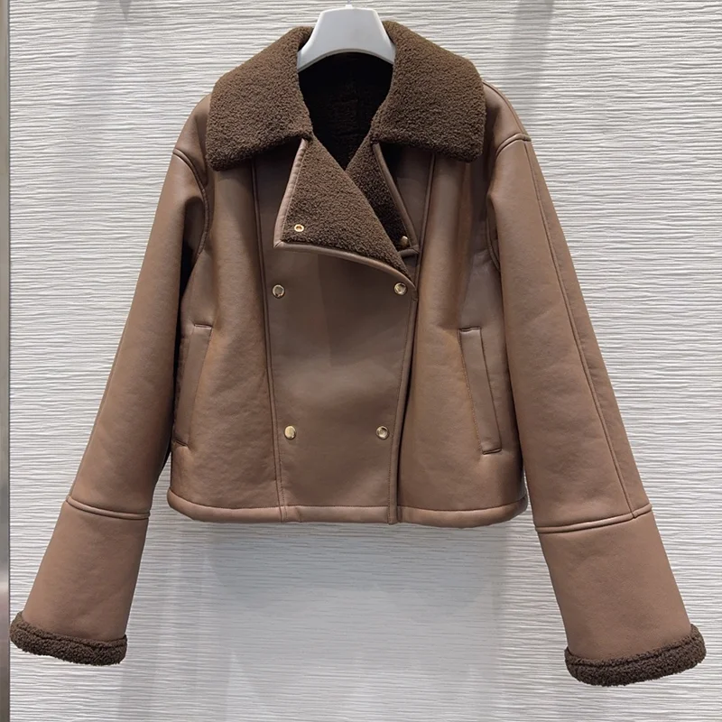 Cappotto in pelle monopezzo in pelliccia da donna di alta qualità con bottoni doppiopetto e colletto piatto per capispalla invernale 251206154