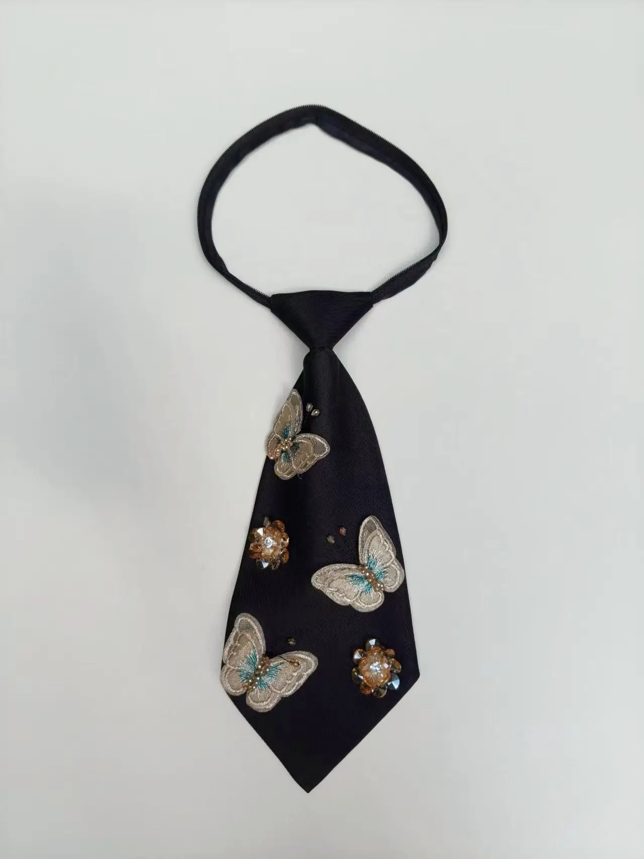 New Black Fabric No-Tie Tie with Heavy Embroidery, Butterfly Crystal Rhinestone Flowers, Hand-Beaded Narrow Style Lazy Tie for Women and Men, Jk Chinese Style Shirt, Photo Shoot, Performance, Adjustable Neck Accessory