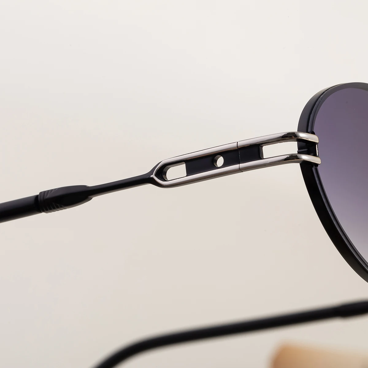 Kleine ovale Punk-Sonnenbrille für Damen 2026 – Luxusmarke, Vintage-Metallrahmen, trendige Sonnenbrillen für Damen, UV400-Schutz – Detail 6