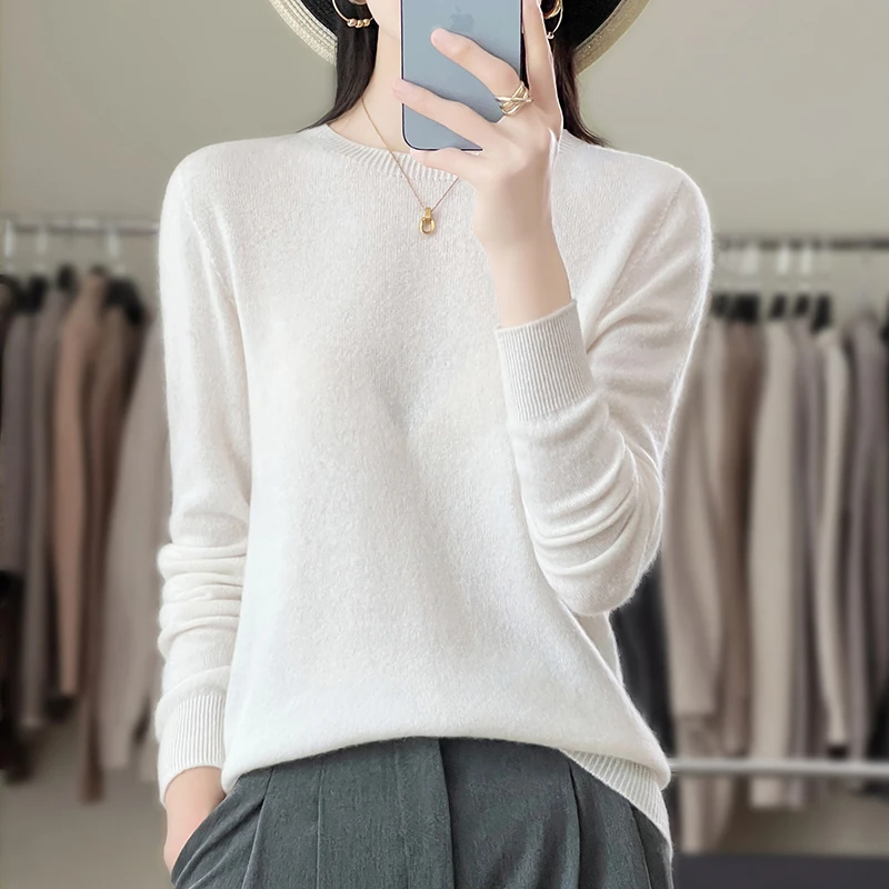 Autumn and Winter new high-end. Women\'s loose Knitted Sweater Versatile Pullover Long Sleeved Sweater Round neck base Sweater