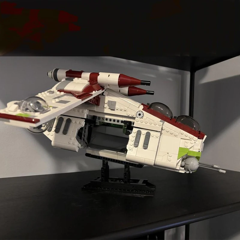 

1780pcs MOC Republic Gunship - CW Plo's Bros Version Star Battle Building Blocks Christmas Gift Best Birthday Gift Ideas for Kid