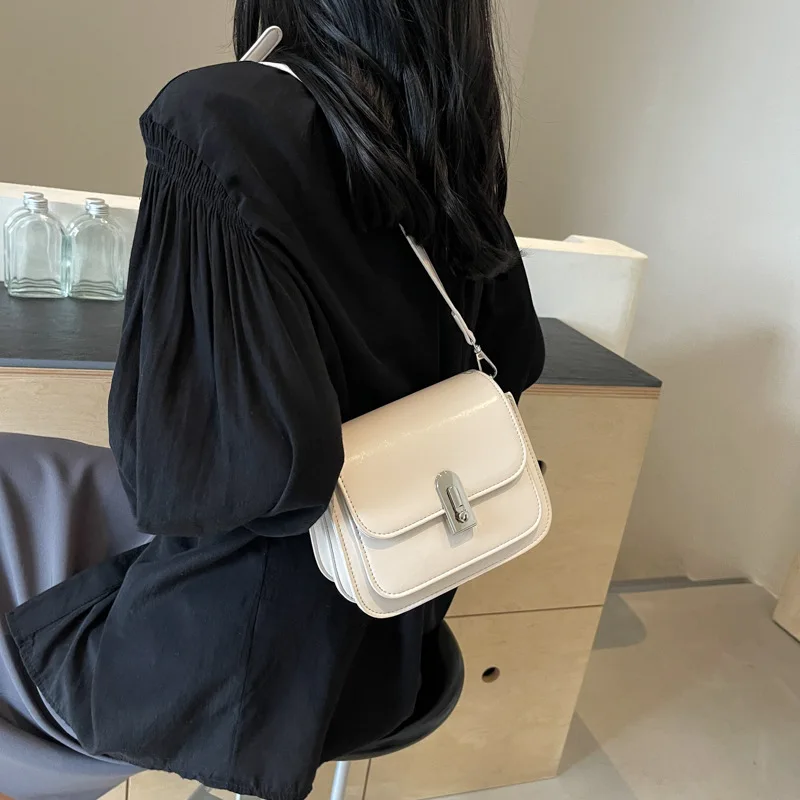 

Элегантная и изысканная маленькая квадратная сумка, женская сумка, новинка лета 2024, пикантная сумка для девочек, универсальная сумка через плечо на одно плечо