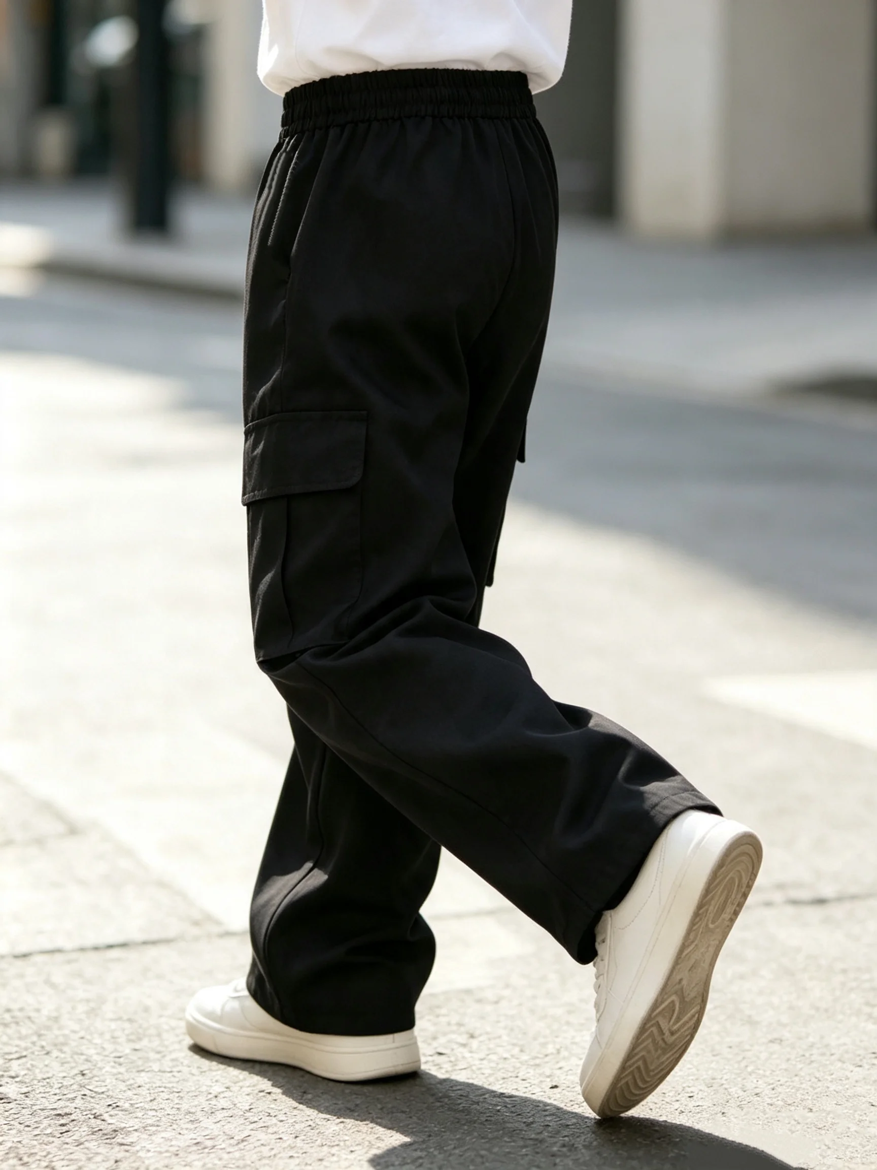 Bequeme Freizeithose für Jungen, schwarz, mehrere Taschen, Cargo-Stil, elastischer Bund, locker geschnittene weite Hose für Schule und Outdoor-Aktivitäten. – Detail 6