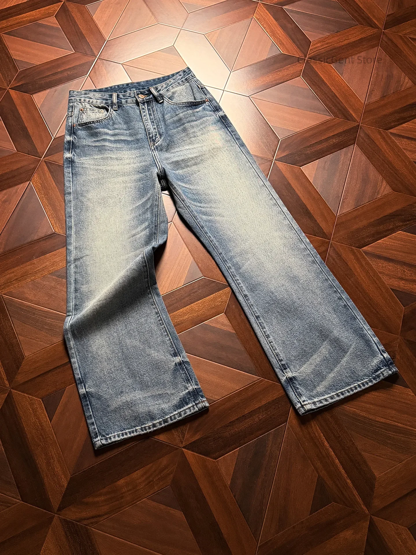 

Vintage-accented Tibetan meat hips loose and slightly pulled 11-ounce jeans, wide-legged lazy style
