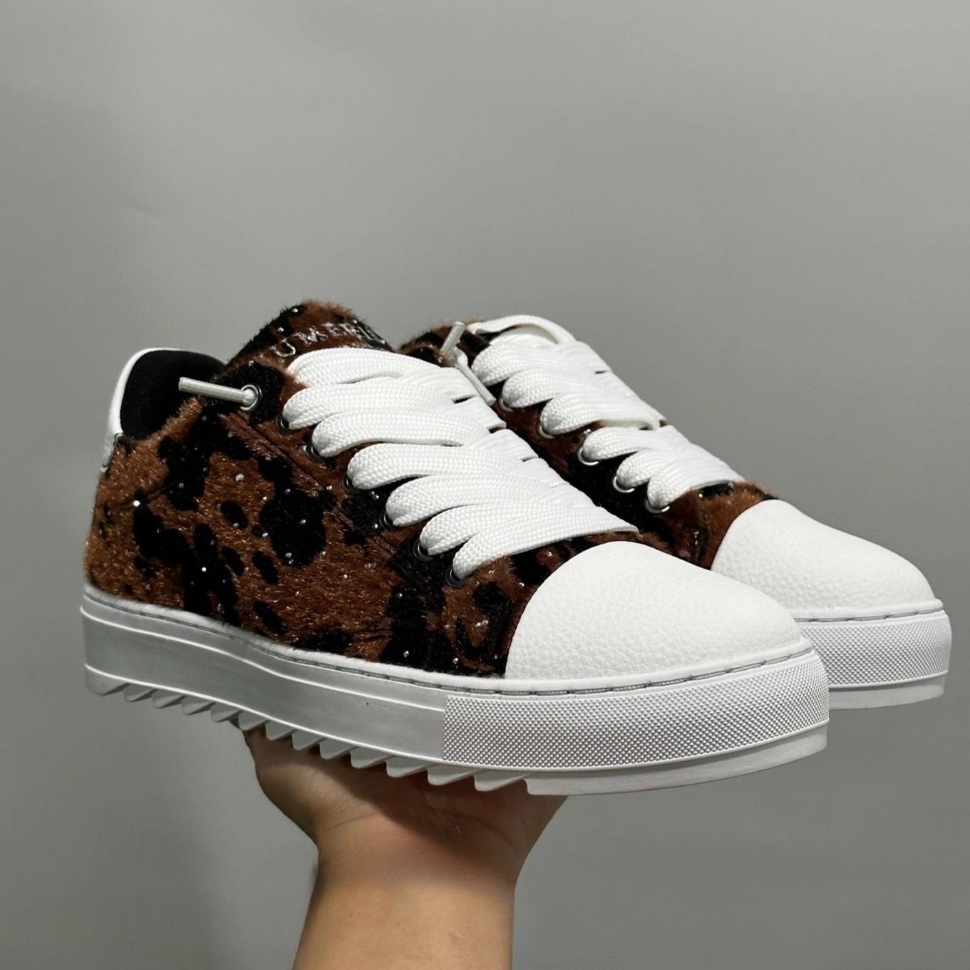Hot-selling Unisex Low-top Platform Casual Sneakers Leopard Print Plush Upper Lace-up Stylish Sneakers Non-slip Walking Shoes
