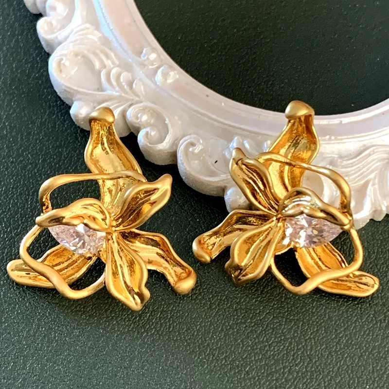 Brass Gold-Plated Flower Design With Fashionable Temperament And Zirconia S925 Silver Needle Light Luxury Earrings