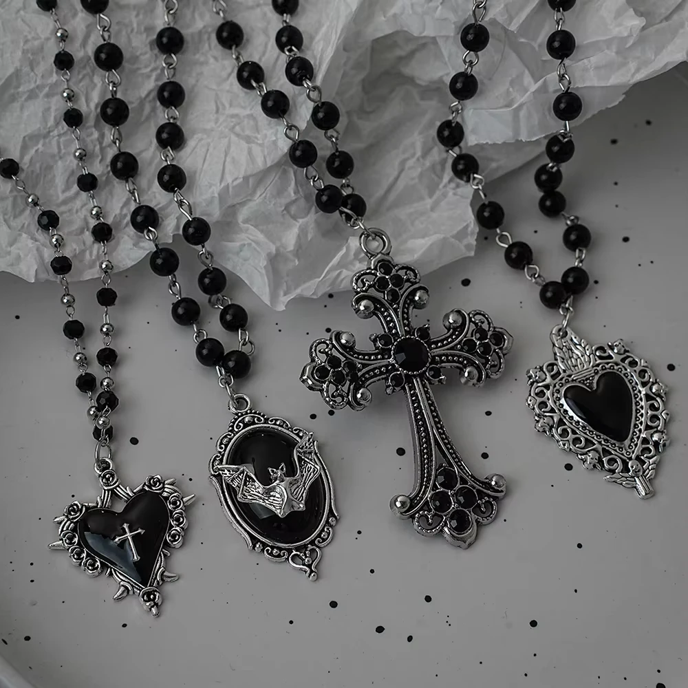 Vintage Gothic Fledermaus Kreuz dunkle Anhänger Halskette Y2K personalisierte Thorn Love schwarze Perle gestapelte Halskette Weihnachtsgeschenke