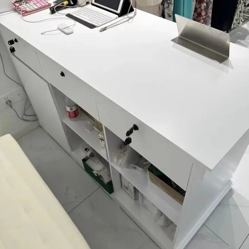 مكاتب استقبال صغيرة على الطراز الأوروبي بسيطة وحديثة لصالونات التجميل مكاتب الاستقبال أثاث المكاتب والملابس ВВENÓOZY40JDT
