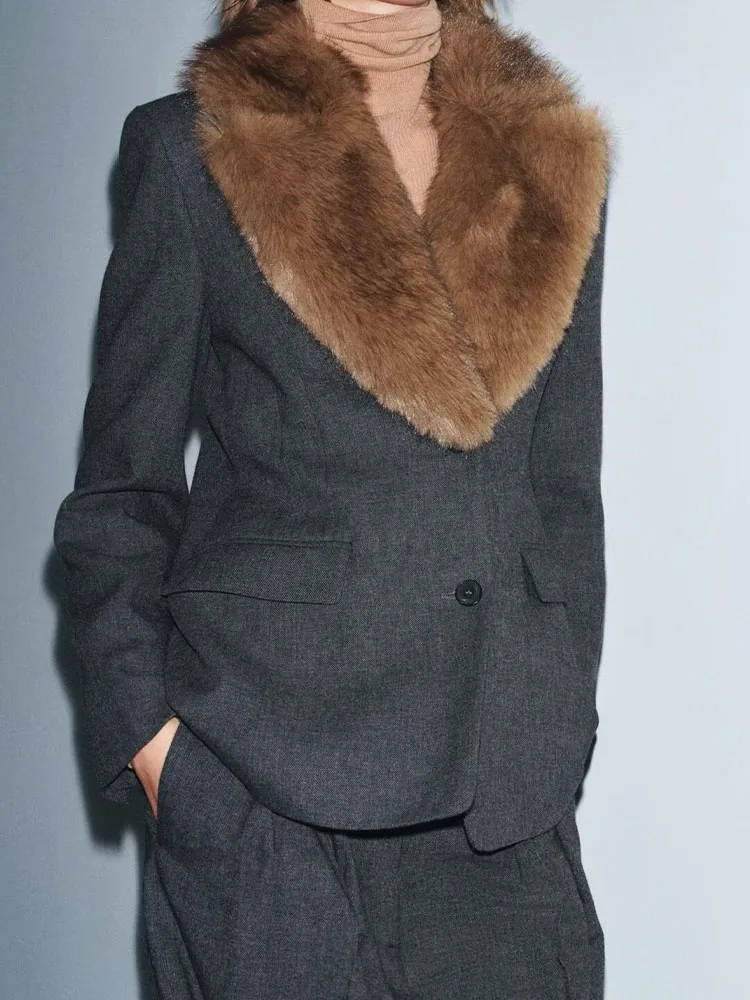 

2025 New Women's Clothing: European and American Style Fashionable Faux Fur Effect Collar Long-Sleeved Jacket