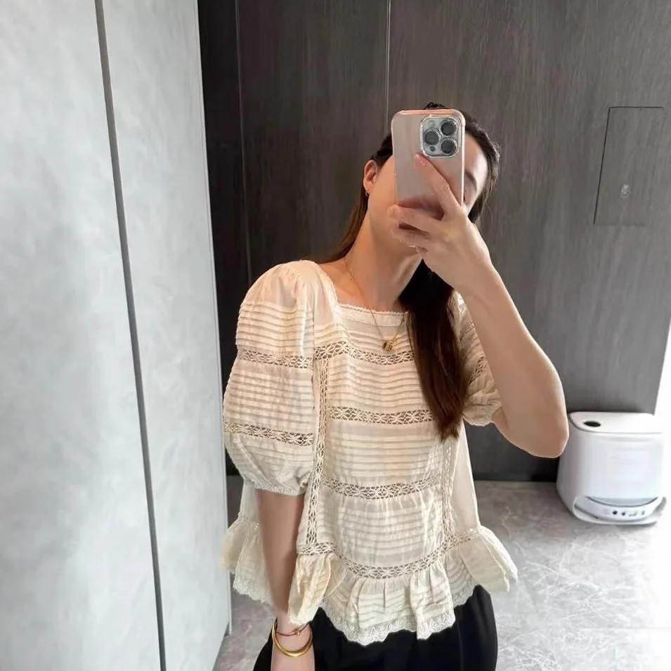 

Sezanes 2025 Fashion New T-shirt Short Sleeve Court Style Pleated Splicing Hollow Lace Bubble Sleeve Square Neck Top Woman