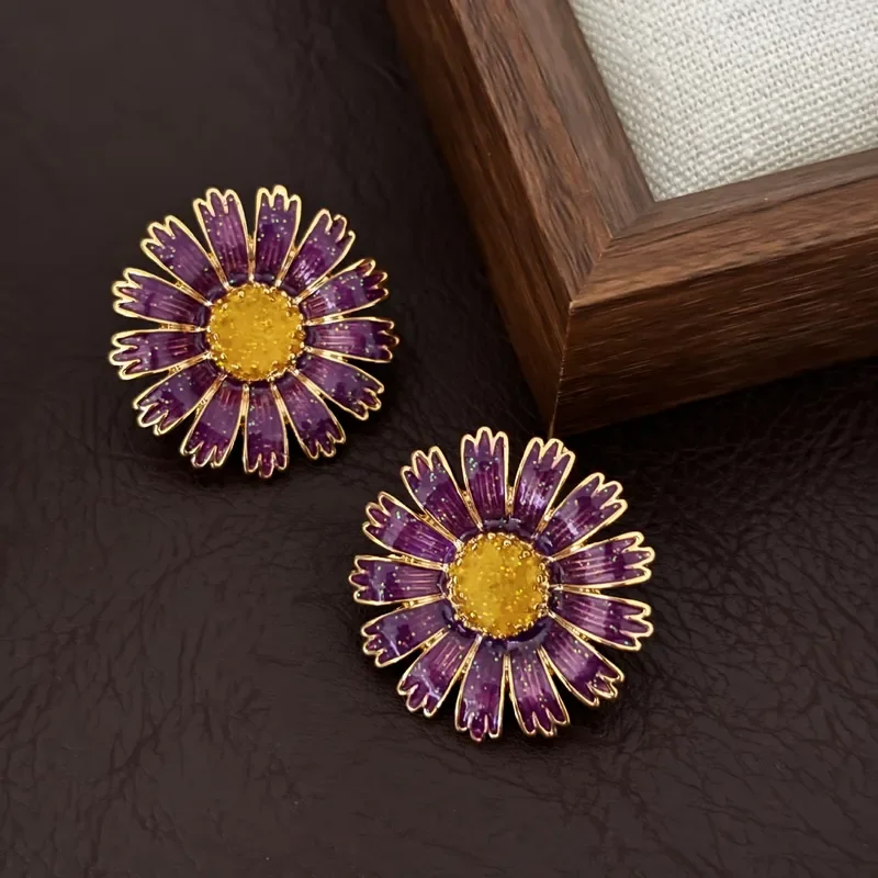 Retro drop glaze purple daisy stud earrings French light luxury high-end niche design flower earrings high-end wholesale
