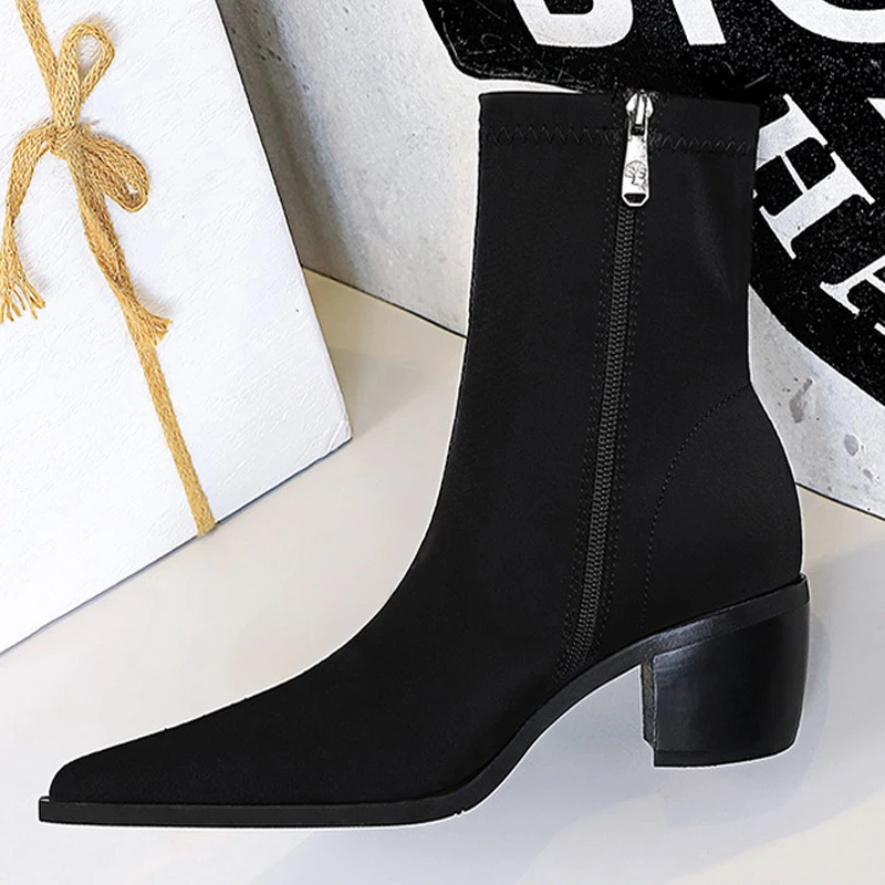 Botas sexis de moda para mujer, botines de satén de seda, botas cortas elásticas cómodas, botas femeninas de tacón grueso con punta puntiaguda, zapatos de otoño