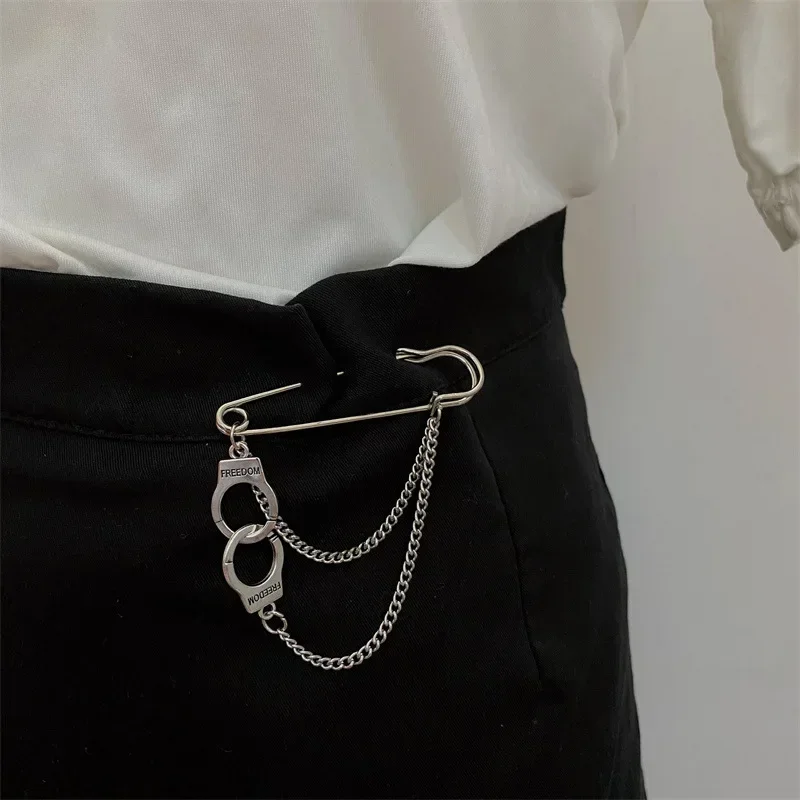 Korean Style Metal Butterfly Chain Brooch for Women Men Suit Decoration Tassel Chain Metal Beads Pin Cloth Jewelry Accessories