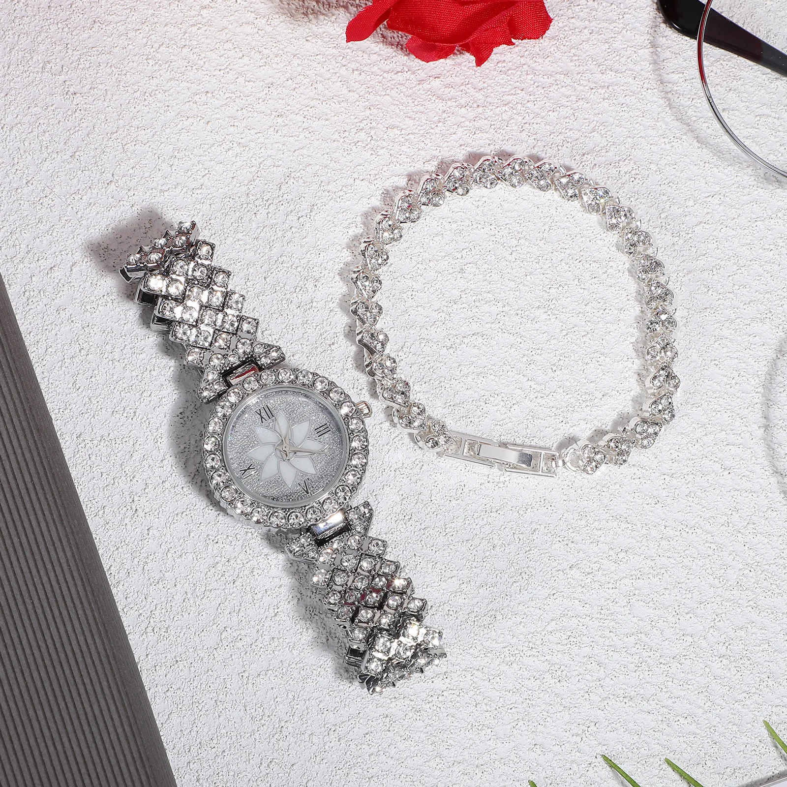 

Women Rhinestone Inlaid Wristwatch Luxury Quartz Watch Shiny Bracelet Set Fashion Jewelry Wristwatch for Women