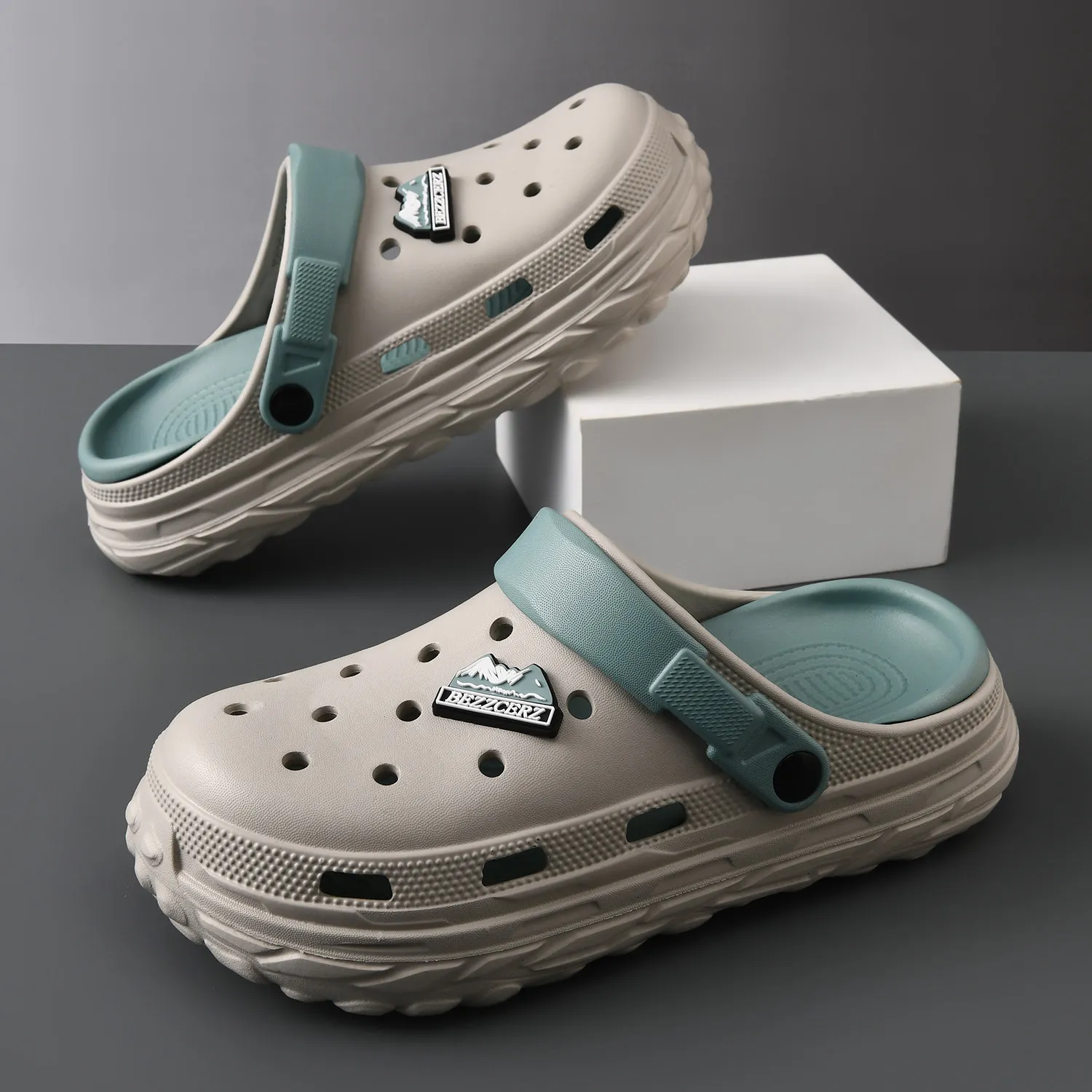 Men's Hole Shoes Boys Thick Sole Clogs & Mules Outdoor Wear-resistant Closed-toe Sandals Chef's Shoes EVA Slippers