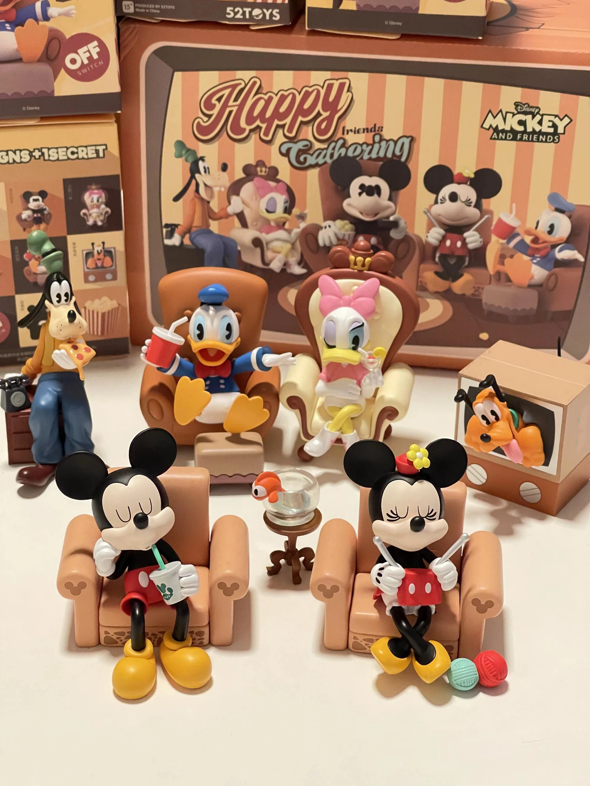 

Genuine Disney Friends Happy Gathering Series Blind Box Cute Mickey Mouse Daisy Anime Figurine Model Collection Decor Toys Gift