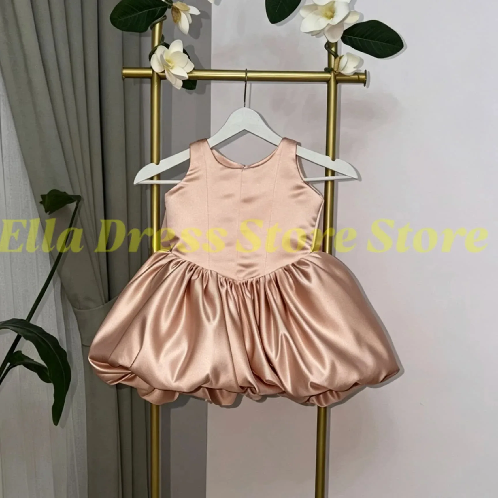 Großhandel Satin Blumenmädchenkleider für Hochzeiten Ärmellos Knielang Kinder Party Geburtstag Erstkommunion Ballkleid Maßanfertigung – Detail 3