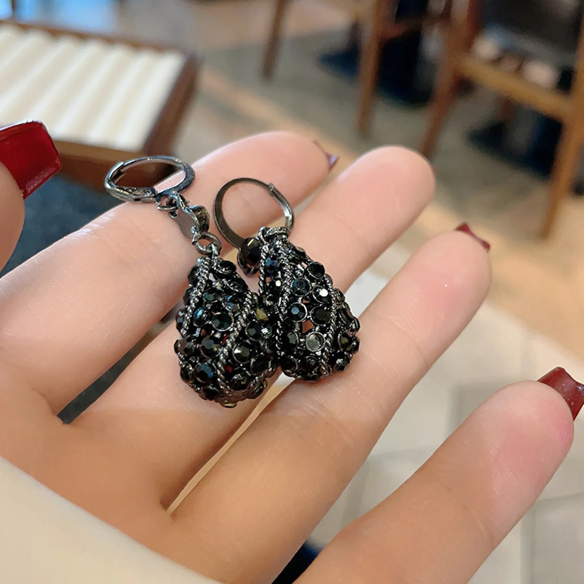 Light Luxury Black Crystal Drop-shaped Pendant Earrings for Women Shiny Rhinestone Water Drop Earring Party Jewelry Gift image 4