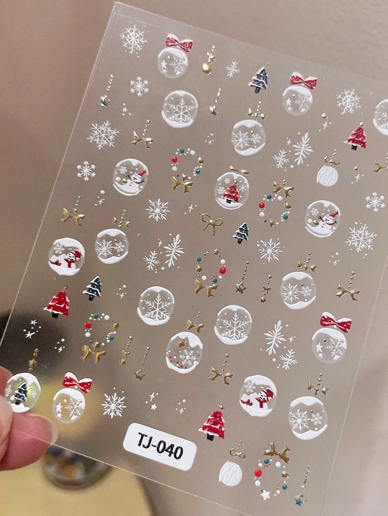 1/2 stücke Winter Weihnachten Ball Schneeflocke Nagel Aufkleber 5D Relief Weiß Hohl Weihnachten Feier Nagel Aufkleber Dekorationen