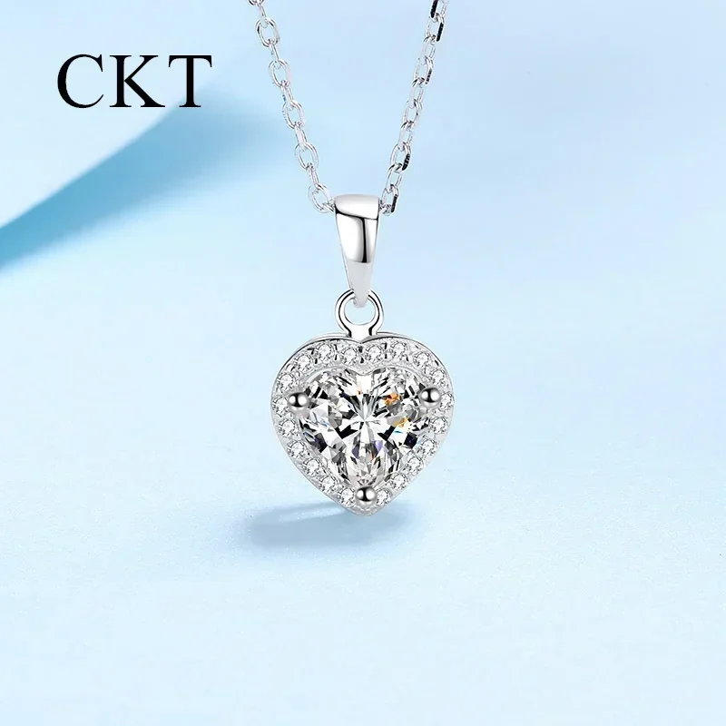 

18K White Gold 1 Carat Moissanite Pendant for Women New Heart-shaped Necklace Versatile Light Luxury Collarbone Chain Jewelry