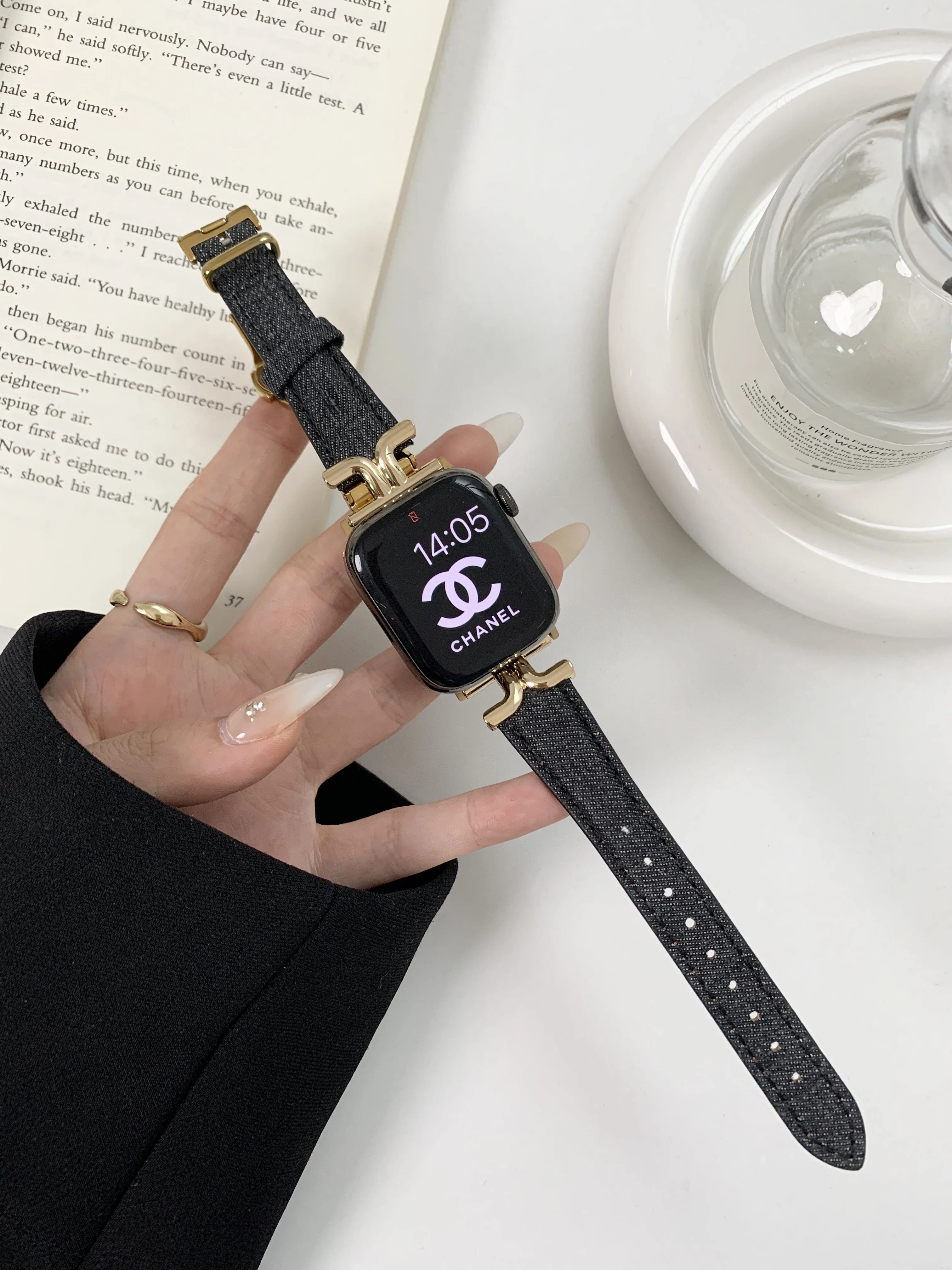 Metal strap for Apple watch band butterfly clasp bracelet chain for iwatch987654321SE Ultra38 40 41 42 44 45 49mm women leather