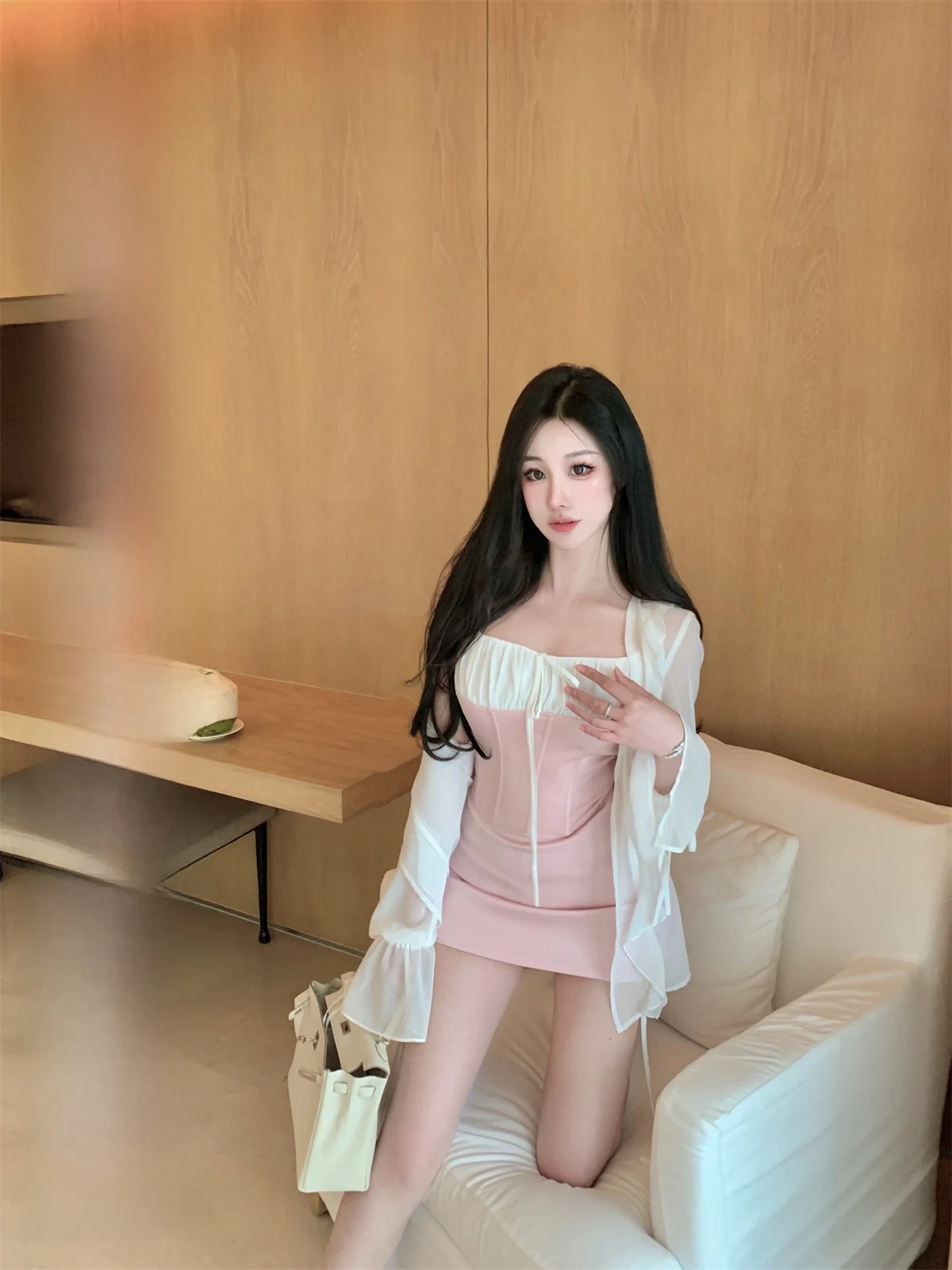 

Модный летний комплект для молодых женщин: пикантный кардиган, топ на бретельках и юбка из полиэстера