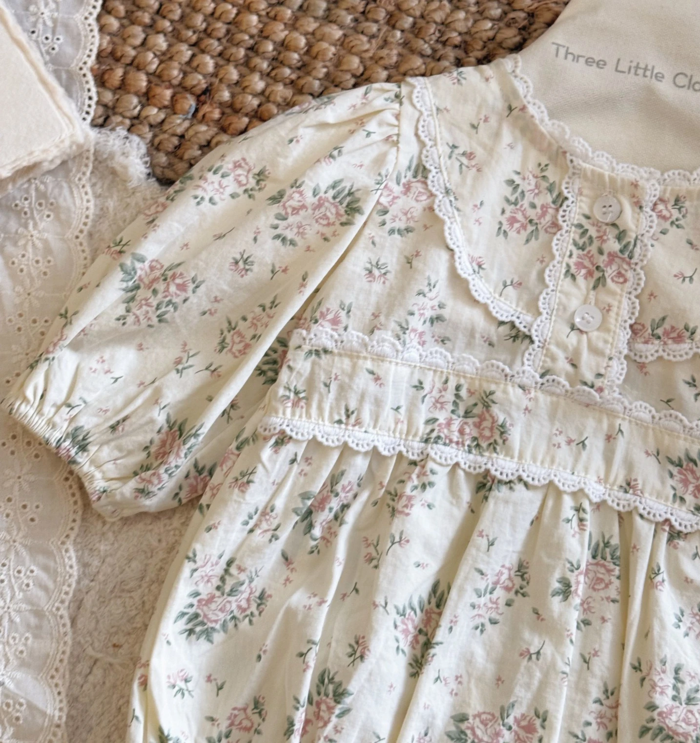 Baby Rompers 2026 New Spring and Autumn Girls Baby Baby French Rompers Exquisite Lace Bag Fart Clothes Korean