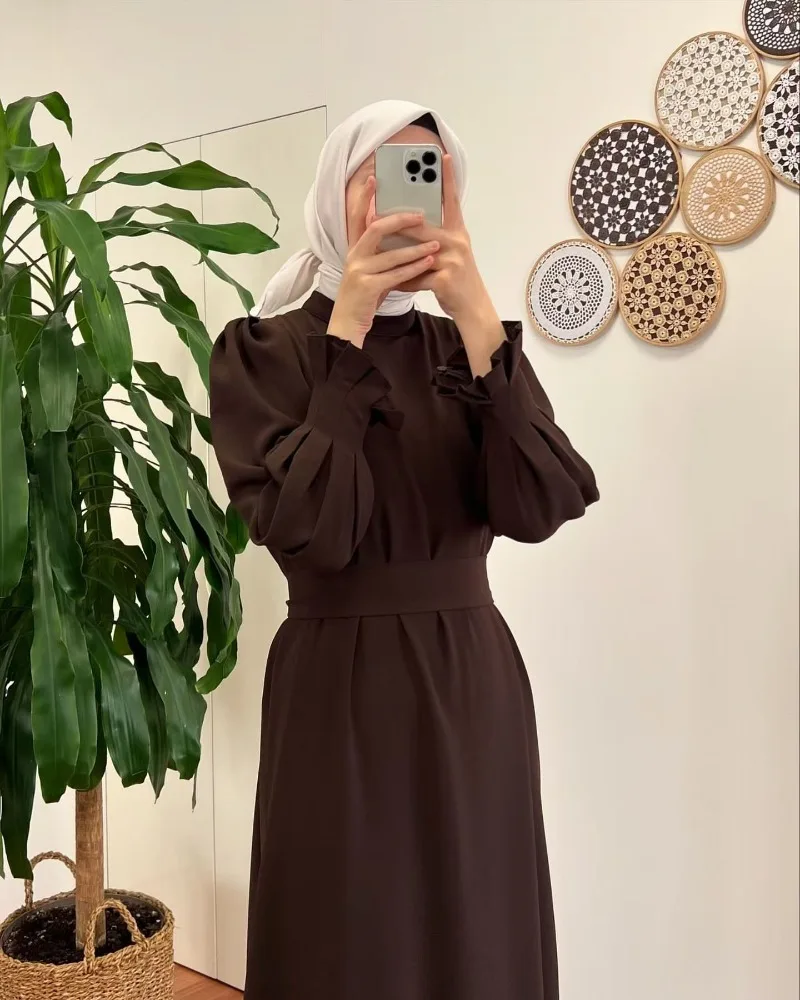 Damen Einfarbiges Satin-Abaya-Kleid mit Hohem Kragen, Rüschenmanschette, Puffärmel-Gürtel, Maxi-Robe, Bescheidenes Dubai Islamisches Tägliches Muslimisches Outfit – Detail 9