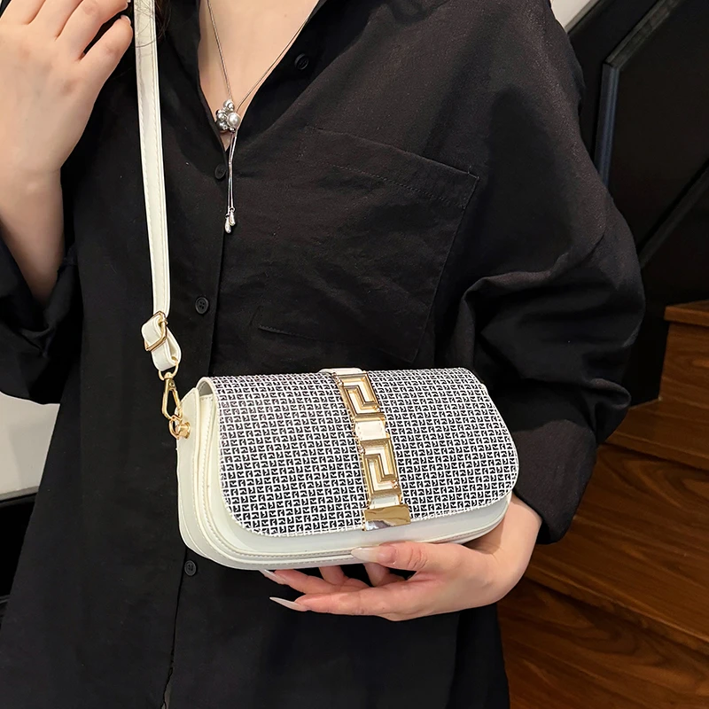 

Classic And Elegant Leather Messenger Bag For Women Tote Handbag With Crossbody Strap Designer Inspired Luxury