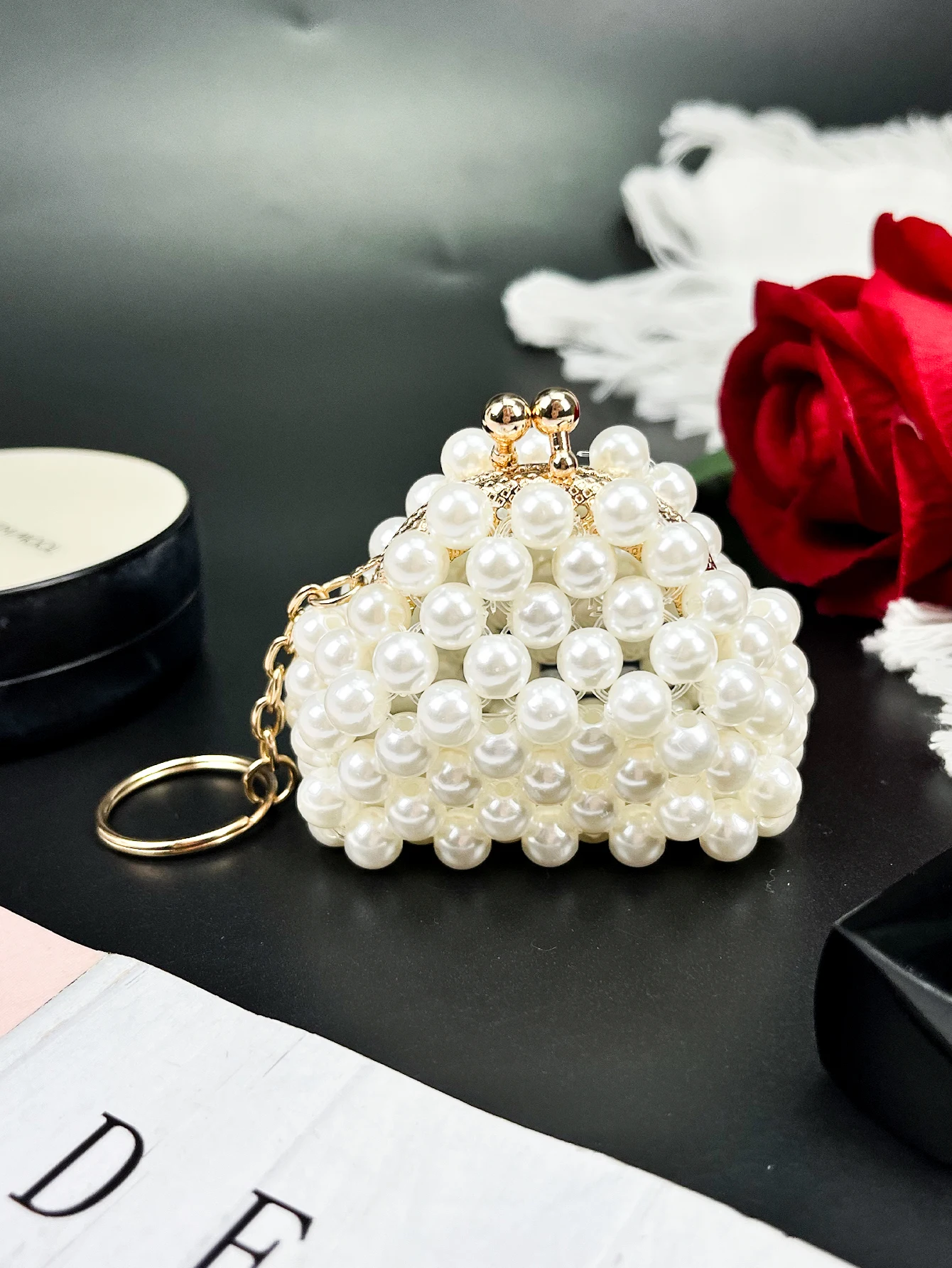 Handmade beaded pearl mini mouth gold coin purse, women's woven small bag, keychain hanging decoration, coin bag, light luxury s