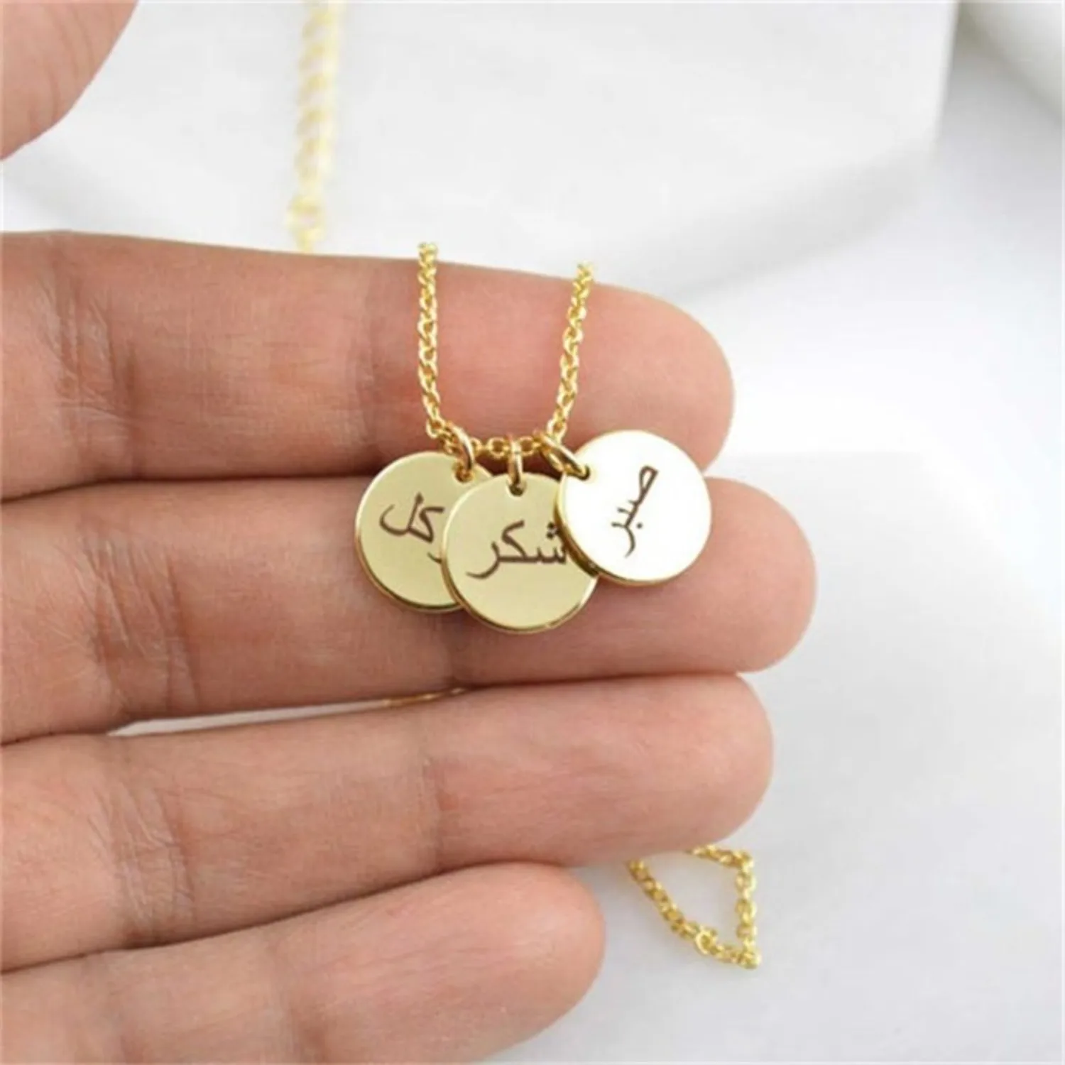 Custom Arabic Name Necklace Personalized High Quality 18K Gold Plating Pendant Discs Minimalist Sample Jewelry Gift For Women