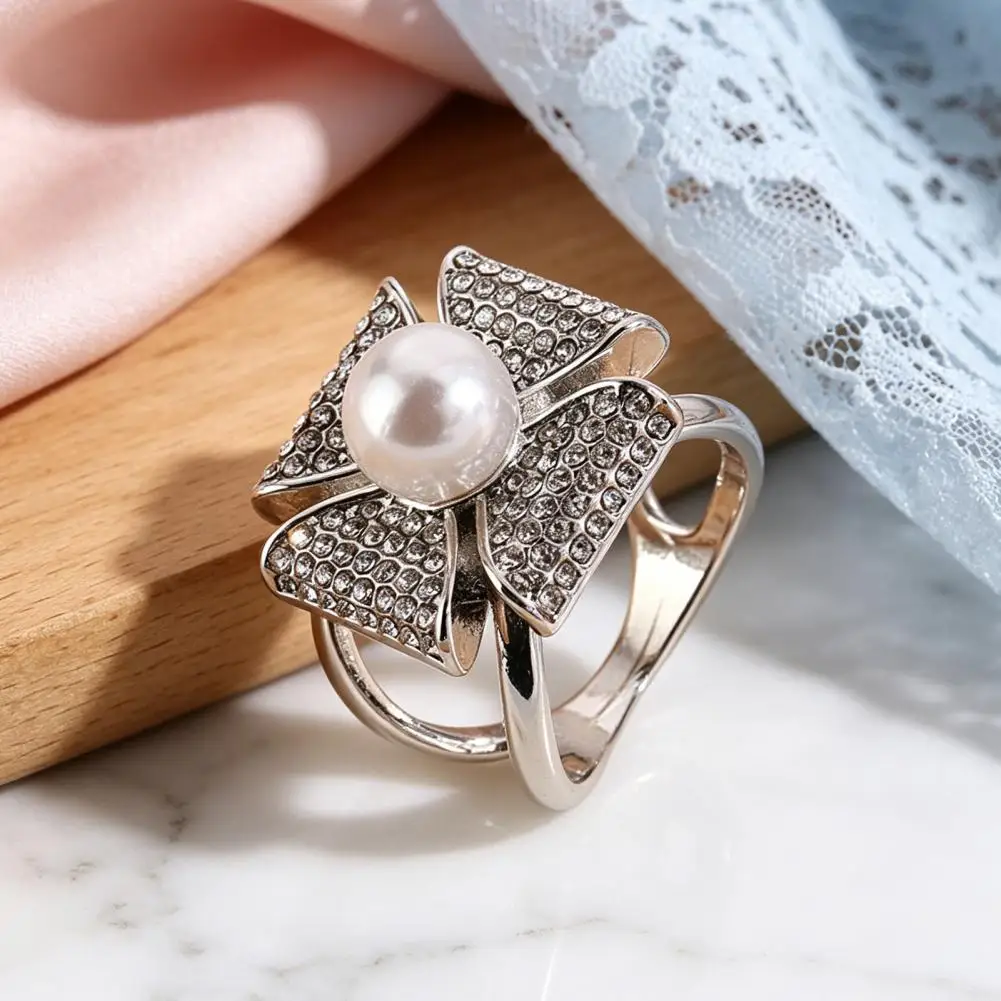 Non-slip Scarf Holder Rhinestone Geometric Scarf Ring Elegant Faux Pearl Wrap Holder Decorative Women’s Neckerchief Shawl