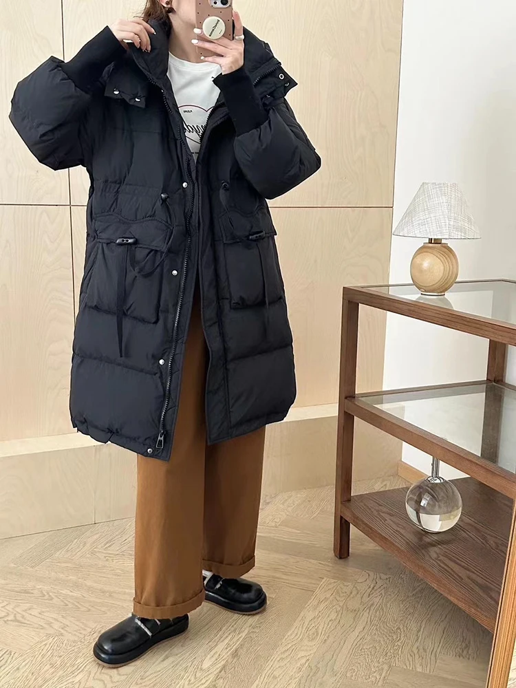 Chaqueta de plumón de pato blanco a la moda para mujer en invierno 2025, nueva chaqueta cincined de cintura versátil de color sólido de estilo medio a largo