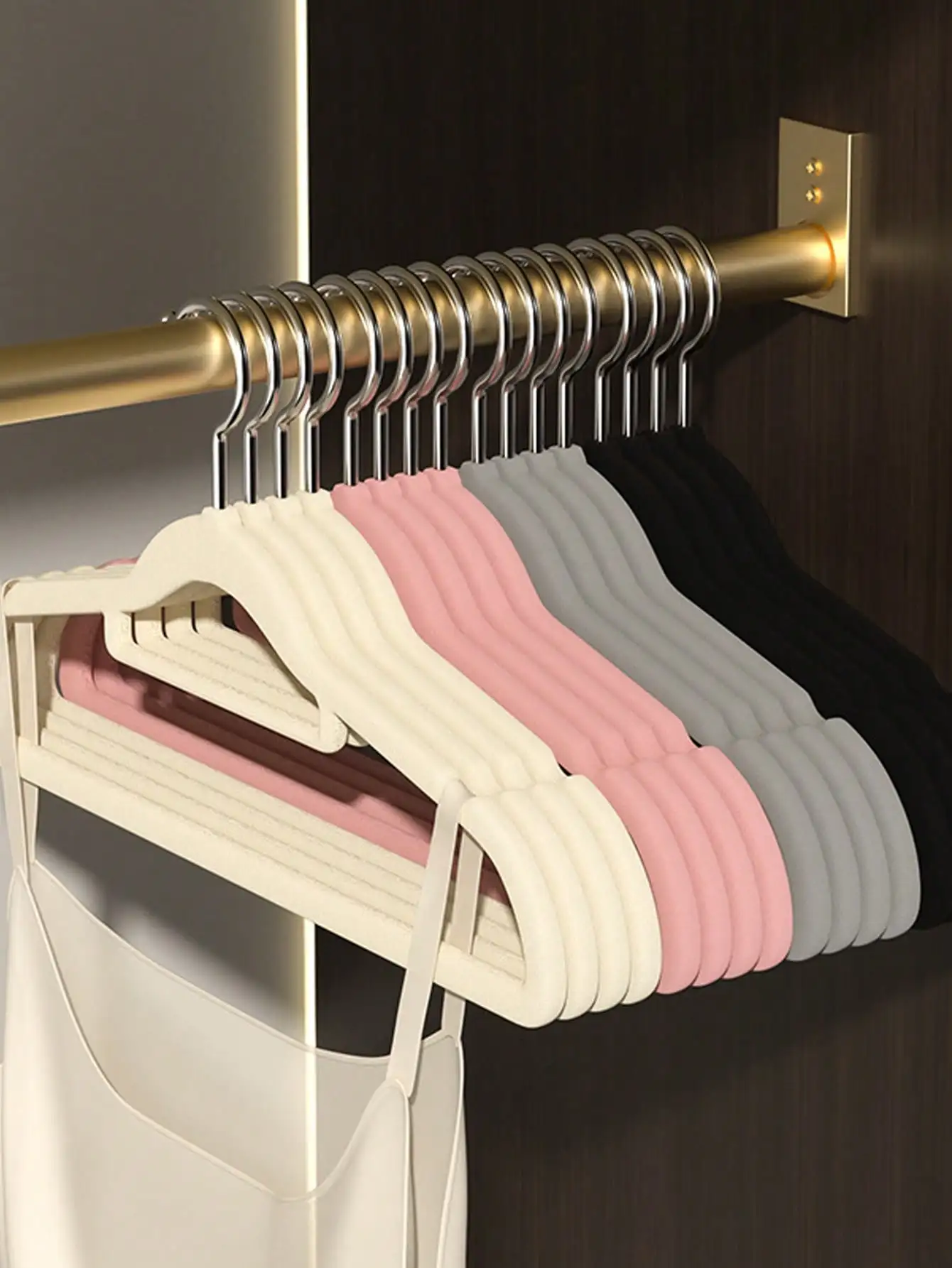 

10pcs/20pcs/Set Fleece Hangers, Non Marking And Anti Slip Clothing Hangers, Thickened Pants Racks For Home Use, Clothing Racks