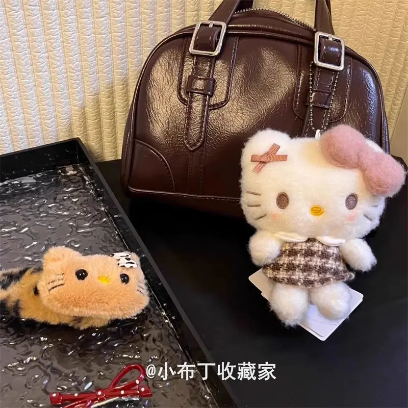 Uroczy Kreskówkowy Kawaii Crossdressing Latte Okulary Hello Kitty Pluszowa Lalka Brelok Zawieszka do Torby Zabawka Prezent